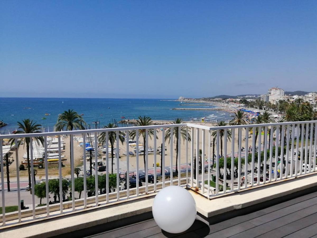 Apartament Atico Con Fantasticas Vistas Al Mar Y La Iglesia Sitges Zewnętrze zdjęcie