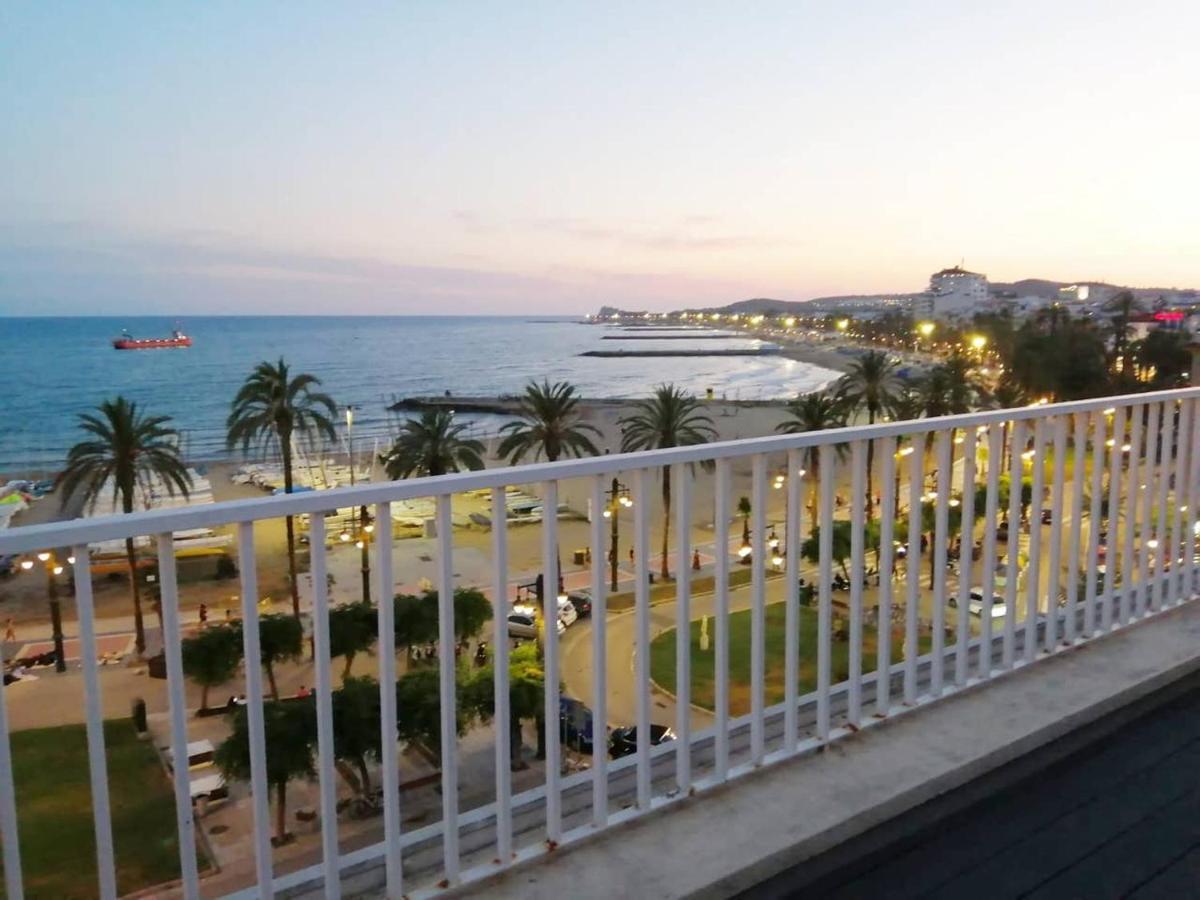 Apartament Atico Con Fantasticas Vistas Al Mar Y La Iglesia Sitges Zewnętrze zdjęcie