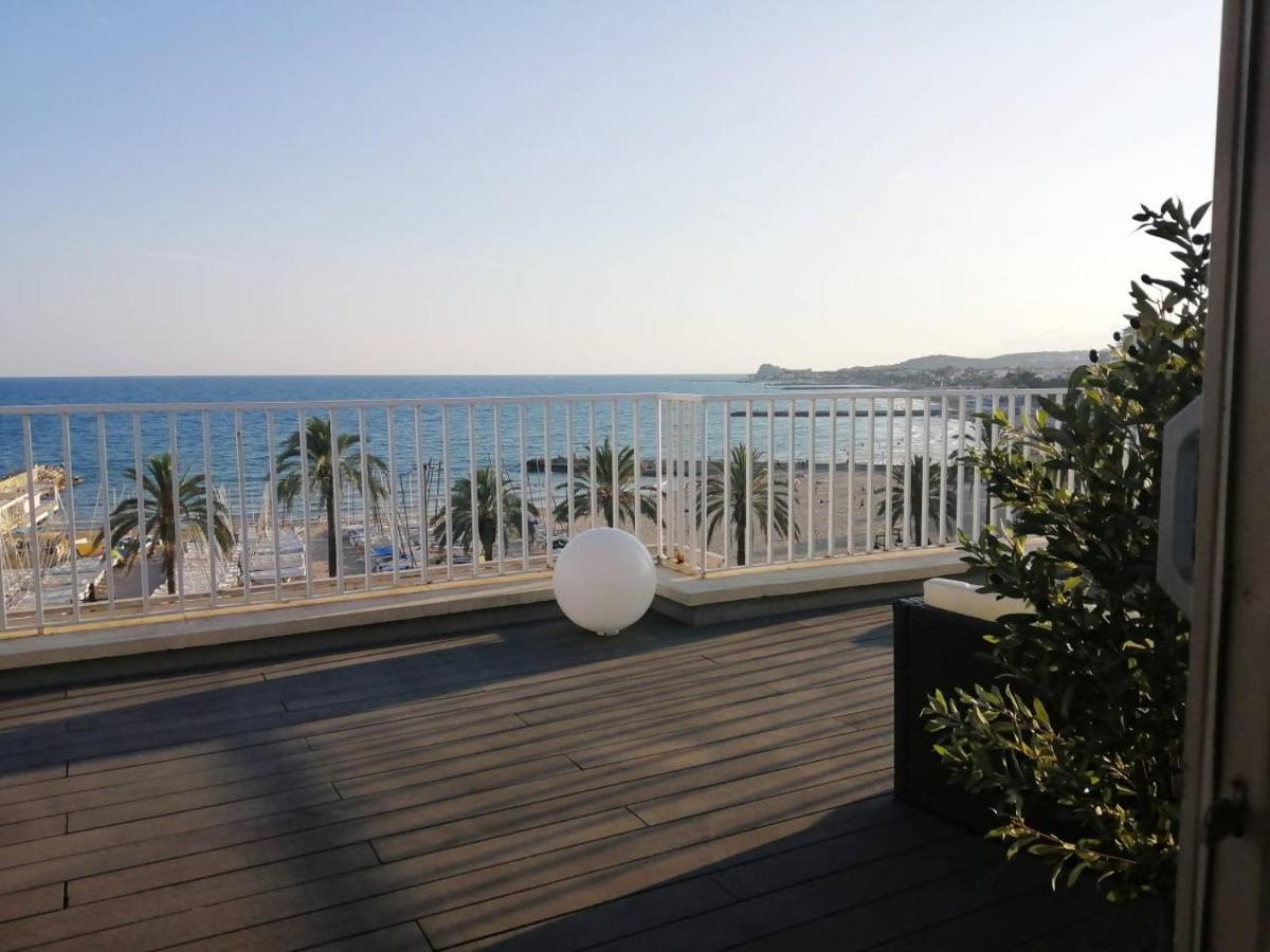 Apartament Atico Con Fantasticas Vistas Al Mar Y La Iglesia Sitges Zewnętrze zdjęcie