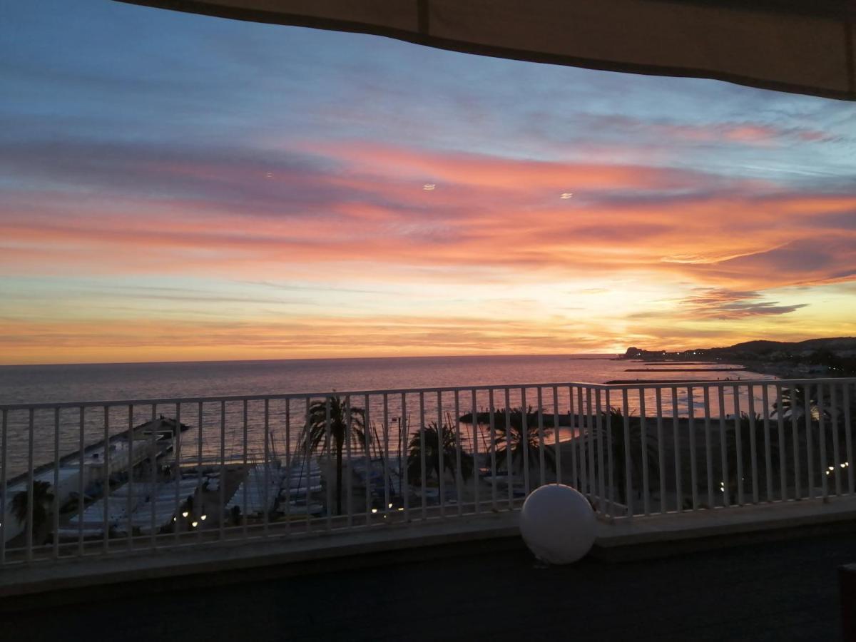 Apartament Atico Con Fantasticas Vistas Al Mar Y La Iglesia Sitges Zewnętrze zdjęcie